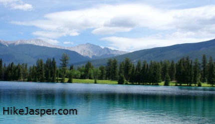 Hiking around Lac Beauvert in June