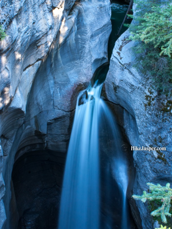 Hiking Maligne Canyon in Jasper Alberta